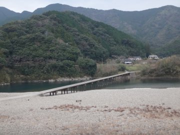 勝間沈下橋